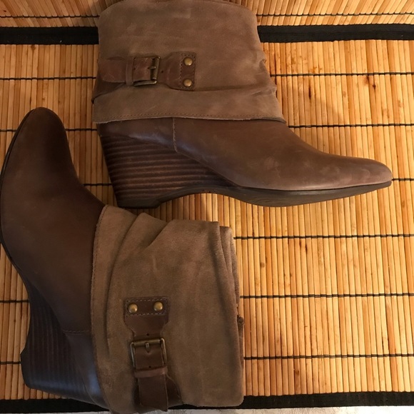 Clark’s Artisan Tan Suede Leather Short Boots - Picture 4 of 8